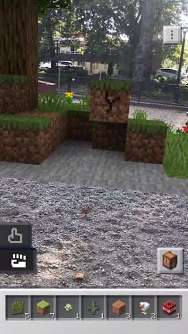 Minecraft Earth hat eine ähnliche Benutzeroberfläche wie die Originalversion des von den Mojang-Studios veröffentlichten Minecraft Earth Guide implementiert