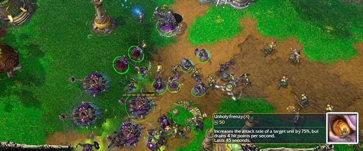 Beim Angriff auf die Basis hat jede Einheit ein anderes Ziel. Katapulte sollten Gebäude angreifen, während Ghule und Skelette sich um feindliche Einheiten kümmern. Verwenden Sie Unholy Frenzy auf Arthas, um seine Angriffsgeschwindigkeit zu erhöhen. Verwenden Sie bei Bedarf den Todespakt für Skelette, um den Helden schnell zu heilen. - Ins ewige Reich | Warcraft III Reforged Walkthrough - Kampagne für Untote - Warcraft III Reforged Guide
