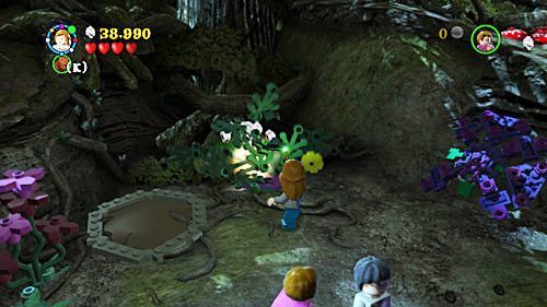 Sie können ein weiteres Fragment finden, nachdem Sie die gelbe Pflanze zerstört haben, neben der Stelle, an der Sie gegraben haben - Harry Potter Jahre 5-7: Ein riesiger virtuoser Durchgang - Jahr 5 - LEGO Harry Potter Jahre 5-7 Leitfaden