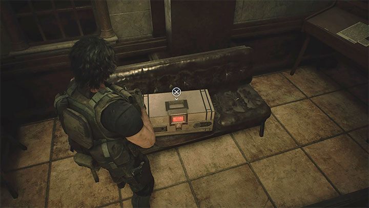 Ein Beispiel für ein elektronisches Schloss zeigt das angehängte Bild - sie sind an einigen Beutebehältern angebracht - Resident Evil 3: Elektronische Schlösser - wie man sie öffnet - FAQ - Resident Evil 3 Guide