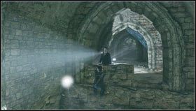 Sobald Sullivan uns den Brunnen hinunter senkt, springen wir ab und gehen den nassen Korridor entlang - Uncharted 3: Kapitel 8 - The Citadel Teil 1 - Walkthrough - Walkthrough - Uncharted 3 Drakes Deception Guide