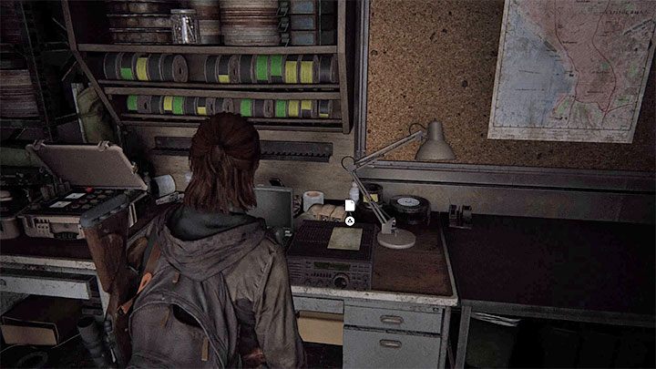 Das Geheimnis liegt in diesem Raum - es wird auf dem Schreibtisch liegen - The Last of Us 2: Das Theater - Sammlerstücke, Artefakte, Münzen - Seattle Tag 1 - Ellie - The Last of Us 2 Guide