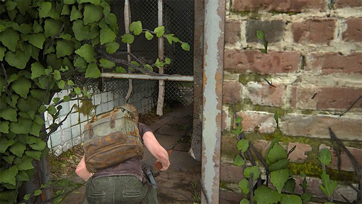 Der Eingang zu einem der Gebäude hat einen teilweise beschädigten Rost - The Last of Us 2: Tracking-Lektion - Sammlerstücke, Artefakte, Münzen - The Park - The Last of Us 2 Guide