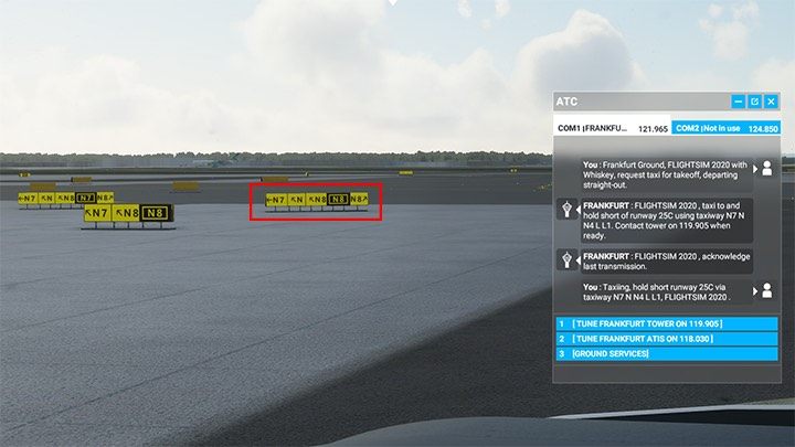 Die Taxispur kann auch leicht von der Pilotenkabine aus erkannt werden - Microsoft Flight Simulator: Taxi zur Landebahn - Advanced Flying - Microsoft Flight Simulator 2020 Guide