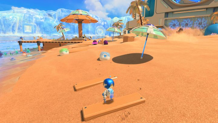 Gehen Sie zurück zum Kontrollpunkt und sammeln Sie die Münzen aus den blauen und grünen Kanistern - Astros Playroom: Bot Beach - Komplettlösung - Kühlquellen - Astros Playroom Guide
