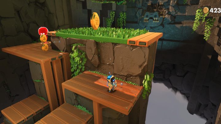 Klettere die Holztreppe zum letzten Kontrollpunkt auf dieser Ebene, wo du mit einem Boss kämpfst - Astros Playroom: Raytrace Ruins - Komplettlösung - GPU Jungle - Astros Playroom Guide