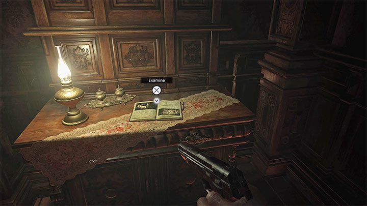 Das Tagebuch befindet sich auf einem Schreibtisch in einem der Flure über der Opernhalle - Resident Evil Village: Dimitrescu Castle - Liste aller Dateien - Dateien - Resident Evil Village Guide
