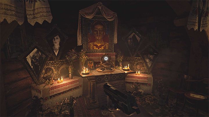 Maiden Crest ist definitiv leichter zu finden - Resident Evil Village: Öffnung des Tores zum Schloss - Demon Crest, Maiden Crest - Lösungen für Rätsel - Resident Evil Village Guide