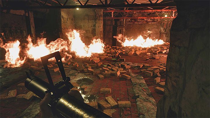 Sobald der Boss mehr Schaden erleidet, scheinen Flammen eine starke Überhitzung zu signalisieren, was eine intuitiv schlechte Nachricht ist, da der Prototyp Sturm neue Angriffe erhält - Resident Evil Village: Prototyp Sturm - Boss, wie man schlägt?  - Resident Evil Village Guide