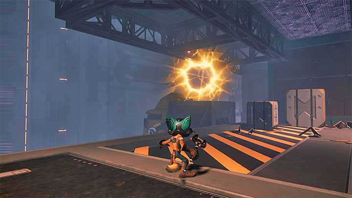 Gehen Sie ein wenig weiter und biegen Sie bei der ersten sich bietenden Gelegenheit rechts ab - Ratchet & Clank Rift Apart: Nefarious City - Sammlerstücke, Liste aller, Karte - Geheimnisse und Sammlerstücke - Ratchet & Clank Rift Apart Guide