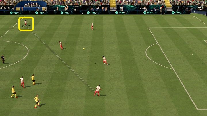 Das Ausführen eines Lobpasses ist ein klassisches Spiel, das darauf abzielt, das Gewicht des Spiels auf die andere Seite des Spielfelds zu verlagern - FIFA 22: Pässe - Grundlagen - FIFA 22-Leitfaden