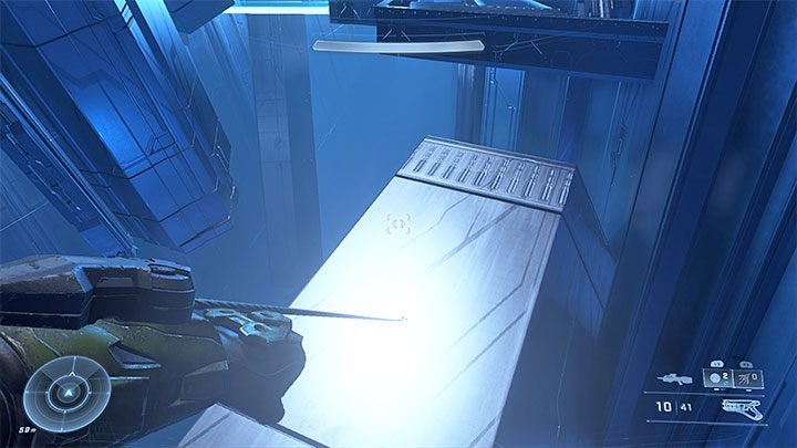 Der Greiferschuss ist sehr nützlich, wenn Sie Bereiche mit Abgründen durchqueren, da Sie beim Hineinfallen sofort getötet werden - Halo Infinite: Greiferschuss - wie benutzt man?  - FAQ - Halo Infinite Guide