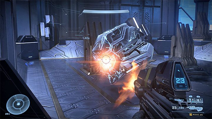 Nachdem eines seiner Beine zerstört wurde, ist der Boss für kurze Zeit anfällig für Angriffe - Halo Infinite: Spire - Komplettlösung - Hauptmissionen - Halo Infinite Guide