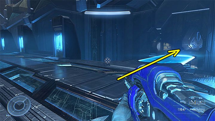 Wenn Sie keine Sentinels zerstört haben, wird die Brücke rechts freigeschaltet und verfügbar, die zu einem geheimen Bereich führt – Halo Infinite: Bandana, 5. Schädel (Silent Auditorium) – wo zu finden?  - Schädel - Halo Infinite Guide