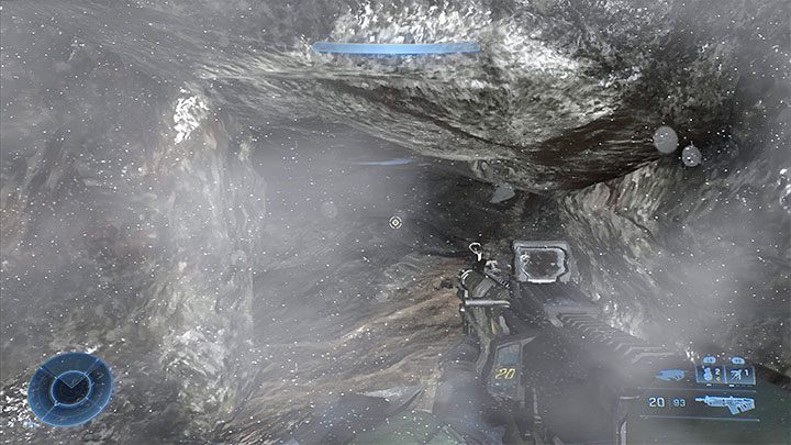 Wenn Sie es geschafft haben, auf den kleinen Felsvorsprung am Wasserfall zu klettern, sollten Sie ein Loch bemerken, durch das Sie sich hindurchzwängen können – Halo Infinite: Black Eye, 11. Schädel (offene Welt) – Standort, wo zu finden?  - Schädel – Halo Infinite Guide