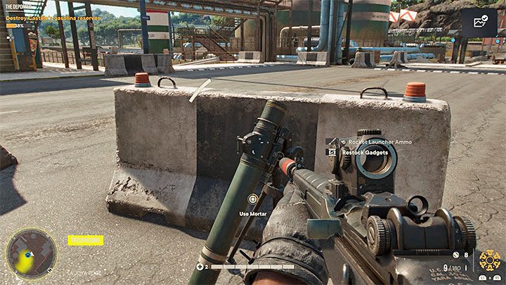 Um die Panzer zu zerstören, können Sie die nahe gelegenen Munitionskisten, Fahrzeuge mit montierten Kanonen und Mörserwerfer verwenden – Sie können Mörser verwenden, um die Panzer präzise zu „bomben“, aber bevor Sie einen Mörser verwenden, stellen Sie sicher, dass Sie die Feinde in der Umgebung beseitigen Unmittelbarer Bereich zuerst – Far Cry 6: The Deported – Komplettlösung – El Este – Far Cry 6 Guide