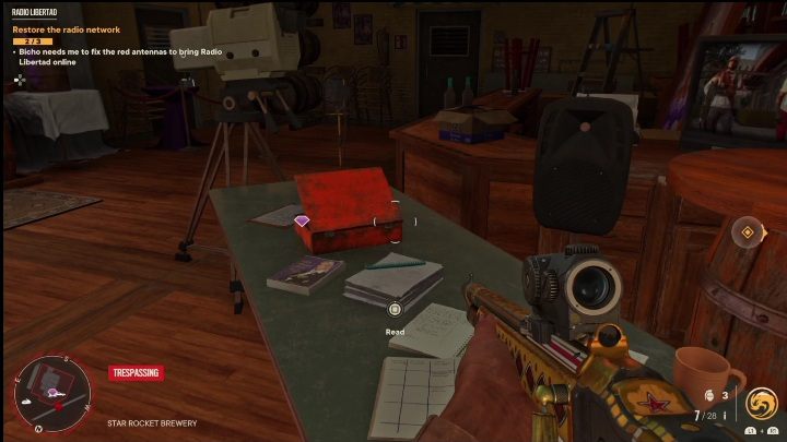 Beginnen Sie die Aufgabe, indem Sie die Notiz lesen, die auf dem Schreibtisch direkt am Eingang des Gebäudes liegt – Far Cry 6: Flüssiger Mut – Schatzsuche (Valle De Oro) – Valle De Oro – Far Cry 6 Guide