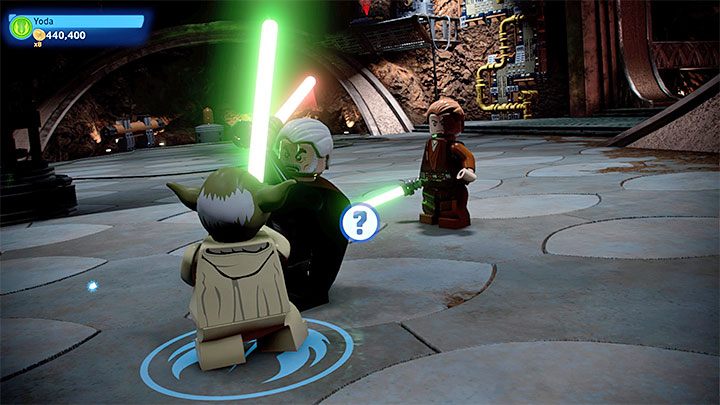 Am Ende des Kampfes schließt sich Yoda dem Kampf an, aber das ändert nichts an der Strategie – wirf dein Lichtschwert weiter, weiche aus und erreiche die höheren Plattformen, auf denen er sich versteckt – LEGO Skywalker Saga: Count Dooku – Boss, wie man besiegt ?  - Chefs - LEGO Skywalker Saga Guide