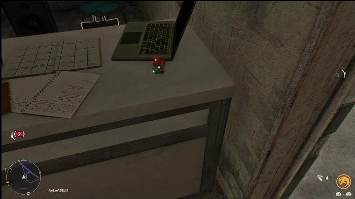 Dieser USB-Stick liegt auf einer grauen Arbeitsplatte neben dem Eingang des Gebäudes – Far Cry 6: USB-Songs – Liste, Orte – Sonstiges – Far Cry 6-Anleitung