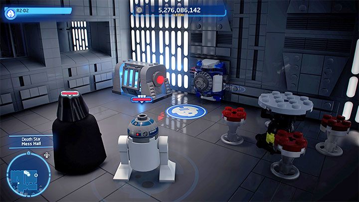 Nachdem Sie den Raum betreten haben, müssen Sie zusätzlich R2-D2 auswählen, um das blaue Terminal zu verwenden - LEGO Skywalker Saga: Todesstern I (Todesstern I) - Freischaltung und Liste aller Rätsel - Flaggschiffe - LEGO Skywalker Saga Guide