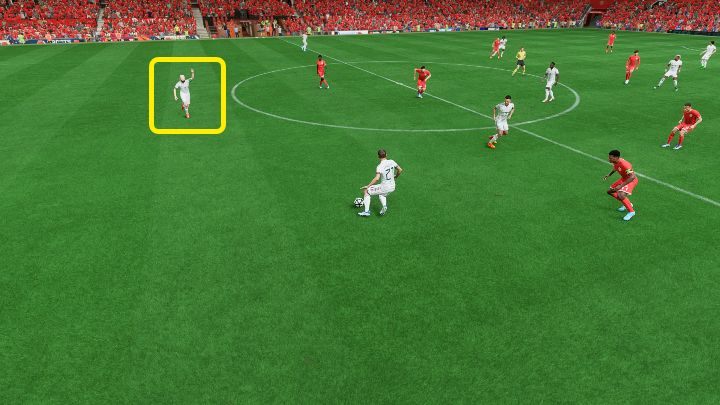 Das Beschwören eines Spielers (R1 / RB) ist eine Mechanik, mit der Sie einen Teamkollegen beschwören können, um ihm den Ball zuzuspielen oder einen Pass vorzutäuschen und so den Gegner zu verwirren - FIFA 23: Offense Plays - Aktionsaufbau, Kontrolle, Konter - Grundlagen - FIFA 23-Leitfaden