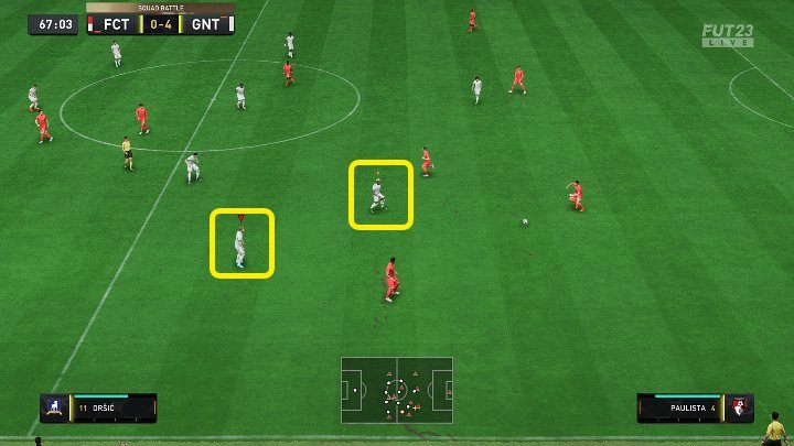 Wenn Sie defensiv oder in der gegnerischen Hälfte spielen, können Sie mit einem einzelnen Spieler (R1 / RB) oder zwei von ihnen (2xR1 / RB) Pressing anwenden - FIFA 23: Verteidigungsspiele - grundlegende und fortgeschrittene Techniken - Grundlagen - FIFA 23-Leitfaden