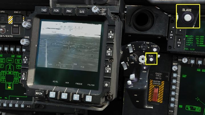 Wenn Sie als CPG arbeiten, spielt die SLAVE-Taste am rechten TEDAC-Handgriff eine äußerst wichtige Rolle bei der Arbeit mit Sicht- und Erfassungsquellen - DCS AH-64D Apache: Sichtquelle und Erfassungsquelle - Systeme und Sensoren - DCS AH-64 Apache Guide