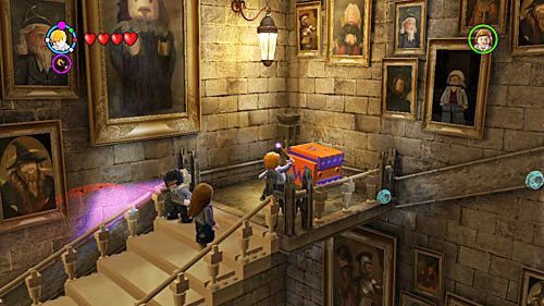 Auf der nächsten Ebene finden Sie die Truhe der Weasleys - wechseln Sie zu Ron und öffnen Sie sie - Harry Potter Jahre 5-7: Lektion 3 Entwurf des lebendigen Todes - Jahr 6 - LEGO Harry Potter Jahre 5-7 Leitfaden