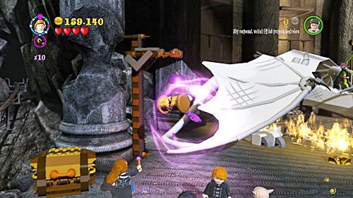 Um den Schlüssel zu erhalten, der zur Aktivierung des Stiers erforderlich ist, müssen Sie sich dem Drachen nähern - Harry Potter Years 5-7: The Thiefs Downfall - Year 7 - LEGO Harry Potter Years 5-7 Guide