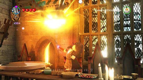 Finde gerollte Wandteppiche, die hinter den Professorentischen versteckt sind – Harry Potter Jahre 5–7: Token – Hogwarts, Teil 4 – Token – LEGO Harry Potter Years 5–7 Guide
