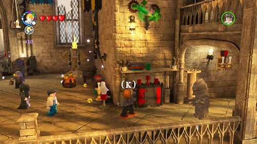 Verwenden Sie den Deluminator, um den Schüler freizulassen, der rechts an der Decke hängt – Harry Potter Jahre 5–7: Schüler in Gefahr, Teil 2 – Andere Sammlerstücke – LEGO Harry Potter Jahre 5–7 Leitfaden