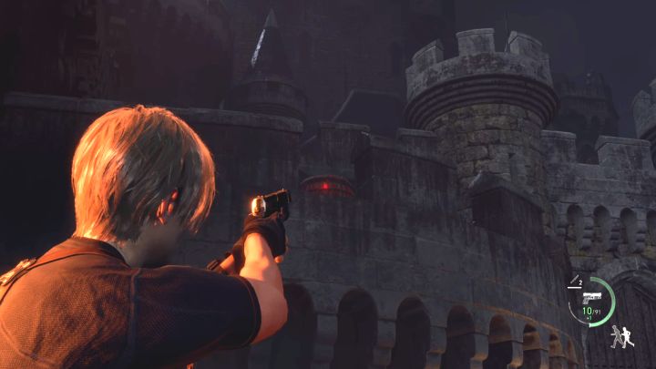 Wenn Sie oben angekommen sind, biegen Sie rechts ab und dann um 180 Grad - Resident Evil 4 Remake: Wie zerstört man die Katapulte?  - FAQ - Resident Evil 4 Remake-Leitfaden