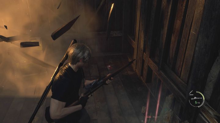 Um gegen diese Monstrosität zu kämpfen, benötigen Sie Vorräte – Sie finden sie in Hütten rund um die Arena. Wir empfehlen, sie gleich zu Beginn des Kampfes zu besorgen – Resident Evil 4 Remake: Wie kann man den El Gigante-Boss besiegen?  - Bosse - Resident Evil 4 Remake-Leitfaden