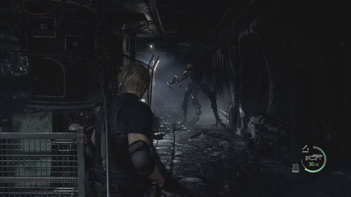 Der Boss erscheint plötzlich auf Ihrem Weg zum Aufzug und von diesem Moment an wird er anfangen, Leon zu jagen - Resident Evil 4 Remake: Wie kann man Boss Verdugo besiegen oder vermeiden?  - Bosse - Resident Evil 4 Remake-Leitfaden