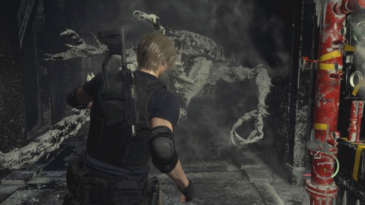 Es gibt 3 weitere Flüssigstickstoffduschen in der Gegend – sie werden auf die gleiche Weise wie die vorherige aktiviert – Resident Evil 4 Remake: Wie kann man Boss Verdugo besiegen oder vermeiden?  - Bosse - Resident Evil 4 Remake-Leitfaden
