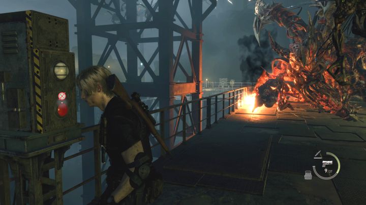 Während des Kampfes können Sie über den gesamten Standort der Ladedocks rennen - Resident Evil 4 Remake: Wie besiege ich den Endboss?  - Bosse - Resident Evil 4 Remake-Leitfaden
