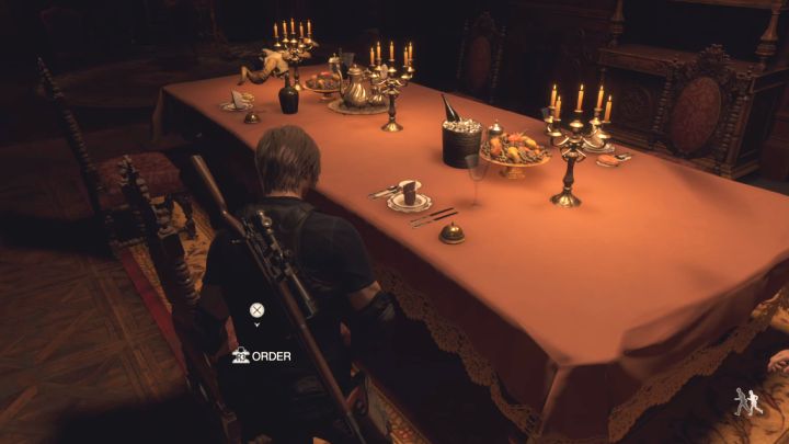 Wir haben Ashleys Stuhl oben abgebildet – er steht an einem Tisch, etwas weiter von den Gemälden entfernt – Resident Evil 4 Remake: Rätsel der Stühle im Speisesaal (Kapitel 9) – Rätsellösungen – Resident Evil 4 Remake Guide