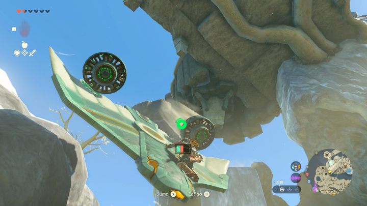 Klettere schnell auf das Ende der Plattform, um sie anzuheben – Zelda TotK: Wie benutzt man Wing?  - FAQ – Zelda Tears of the Kingdom Guide