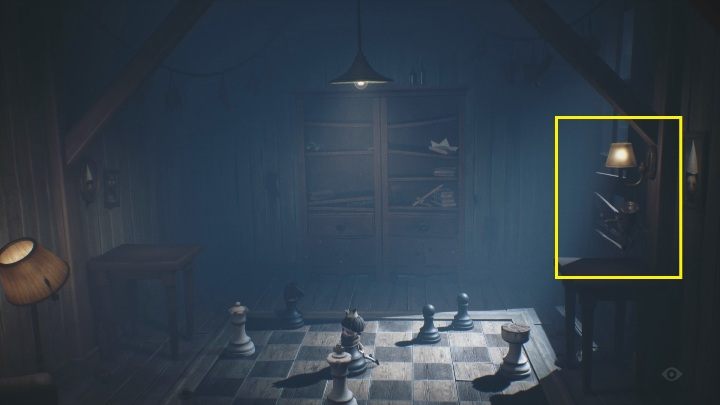 Wenn Sie die Figuren richtig angeordnet haben, sehen Sie, dass eine Lampe eingeschaltet ist – Little Nightmares 2: Schachrätsel – wie bekomme ich den Schlüssel?  - Rätsel – Little Nightmares 2 Guide