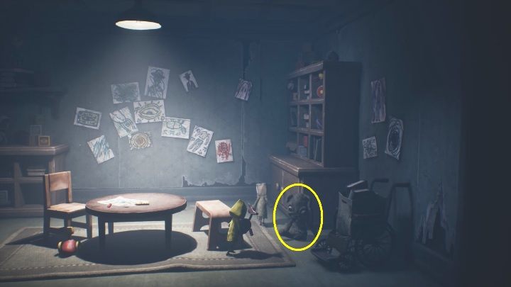 Der Schlüssel befindet sich im Teddybär, der neben dem Schrank auf der rechten Seite des Raums liegt – Little Nightmares 2: Geben Sie ein Spielzeug ein – wie bekomme ich ihn?  - Rätsel – Little Nightmares 2 Guide