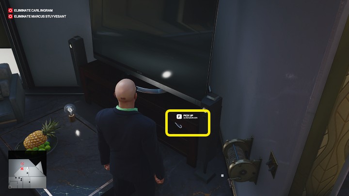 Walk up to the TV and pick up the screwdriver that is lying on the TV cabinet - Hitman 3: Carl Ingram - how to kill him? Dubai, walkthrough - On Top of the World - Dubai - Hitman 3 Guide