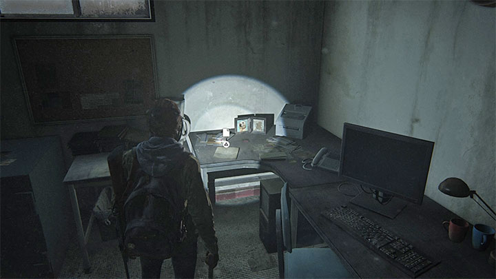 Das Good Boy Combo-Dokument befindet sich auf dem Schreibtisch rechts neben dem Safe – The Last of Us 2: Safes-Kombinationen – Jackson – Safes – The Last of Us 2 Guide