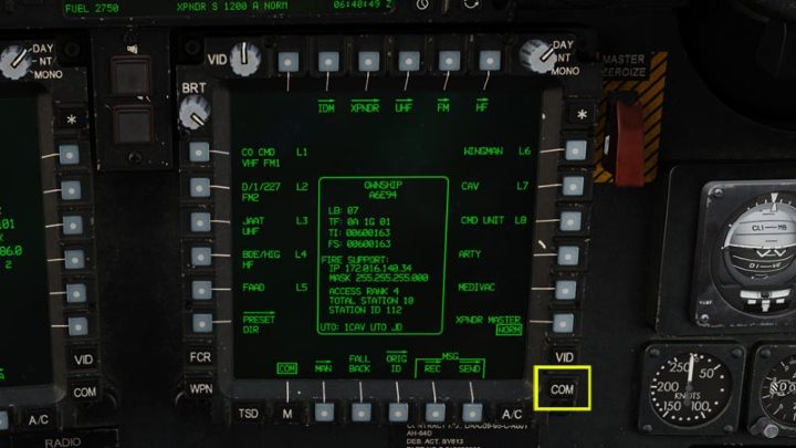 Um eine erforderliche Frequenz manuell einzugeben, verwenden Sie den COM-Kommunikationsbildschirm auf dem Multifunktionsdisplay – DCS AH-64D Apache: Funkkommunikation – Wie verwendet man Funkgeräte?  - Systeme und Sensoren - DCS AH-64 Apache Guide