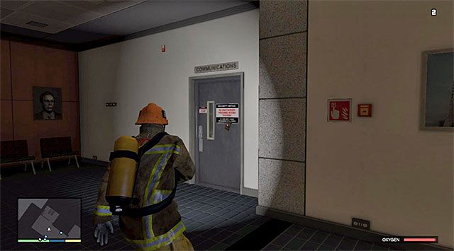 Nachdem Sie die 53. Etage erreicht haben, beginnen Sie, ein Büro nach dem anderen zu durchqueren, in Richtung des auf dem Radar markierten Serverraums – GTA 5: The Bureau Raid, Fire Crew-Variante – Komplettlösung für die Mission – Hauptmissionen – GTA 5-Leitfaden