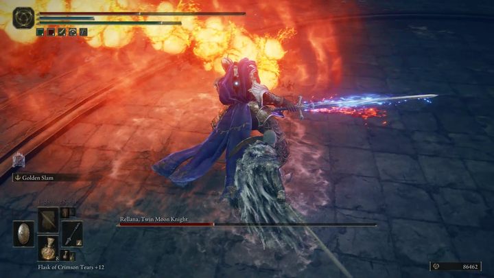 In der zweiten Phase behält Rellana ihren Moveset aus der ersten Phase bei, kann nun aber bestimmte Combos mit einer magischen Schockwelle oder einer verzögerten Feuerexplosion beenden – Shadow of the Erdtree: Wie besiegt man Rellana, Twin Moon Knight? – Bosse – Elden Ring Guide