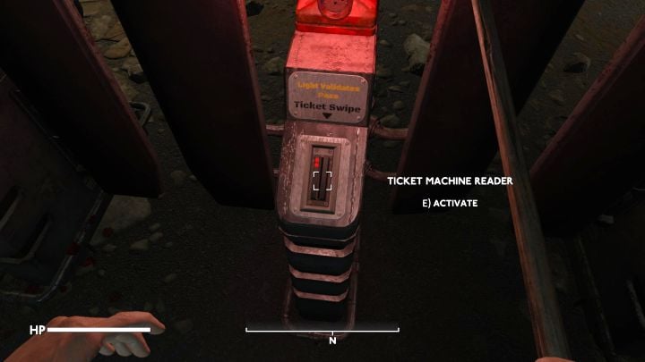 Sie müssen sich dem roten aktiven Tor nähern (alle anderen sind inaktiv) und mit dem Lesegerät des Fahrkartenautomaten interagieren (Screenshot oben) – Fallout London: Wie bekommt man eine Fahrkarte für das U-Bahn-Tor? – Quests – Fallout London-Handbuch