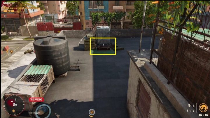 Sie finden die Waffenkiste auf dem Dach, zwischen Käfigen, Kisten und verschiedenen Behältern – Far Cry 6: Leichte Maschinengewehre, einzigartige Waffen – Liste – Einzigartige Waffen – Far Cry 6 Guide