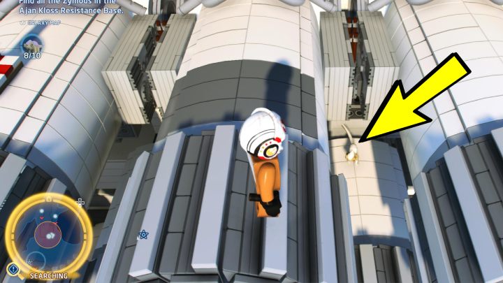 Auf einem großen Schiff in der Nähe des Kontrollzentrums befindet sich ein weiteres weißes Chamäleon – LEGO Skywalker Saga: Reptile Revealer – Komplettlösung – Herausforderungen – LEGO Skywalker Saga Guide