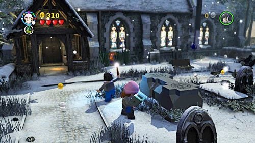 Nähern Sie sich dem ersten Grab und heben Sie den Schnee mit dem WL-Zauber - Harry Potter Years 5-7: In Grave Danger - Year 7 - LEGO Harry Potter Years 5-7 Guide