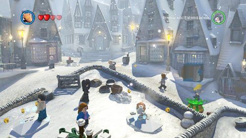 In der Mitte befinden sich zwei Schneehaufen, in denen Sie graben können - Harry Potter Jahre 5-7: Token - Hogwarts, Teil 1 - Token - LEGO Harry Potter Years 5-7 Guide